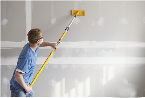 Sanding-the-drywall-compound
